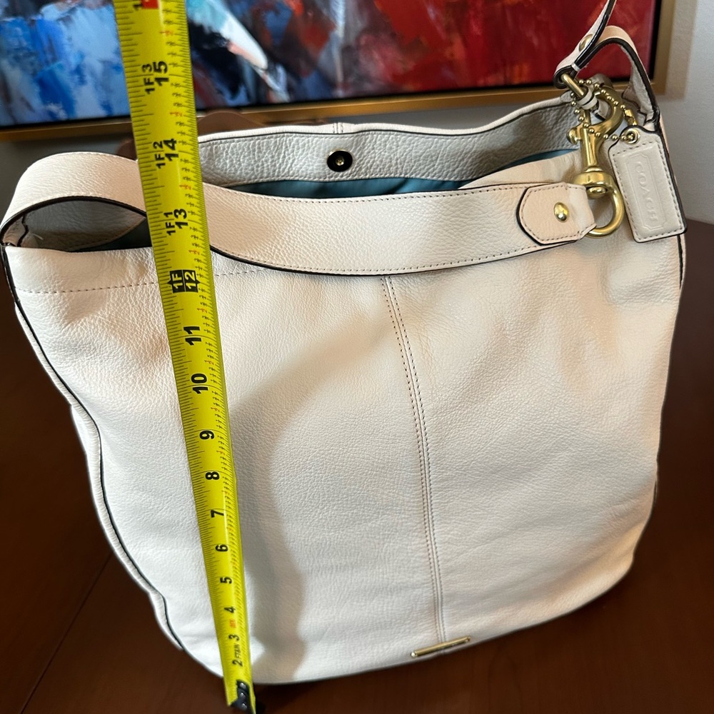 Gorgeous Cream Authentic Coach Leather Bag with Blue Interior - Picture 5 of 13